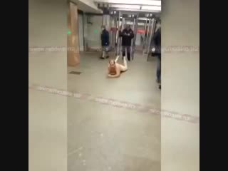 a naked man crawled in the moscow metro and was caught on video